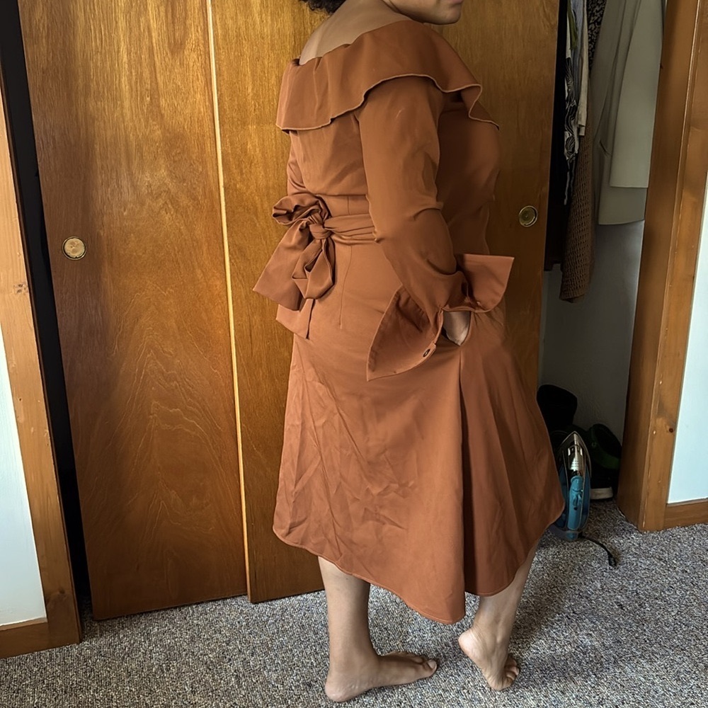 Boutique Bluzat Moda Urbana brown midi tie-back dress, size XL, unworn